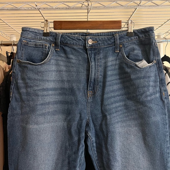 High Waist Ripped Mom Jeans Size 17 - Picture 2 of 10